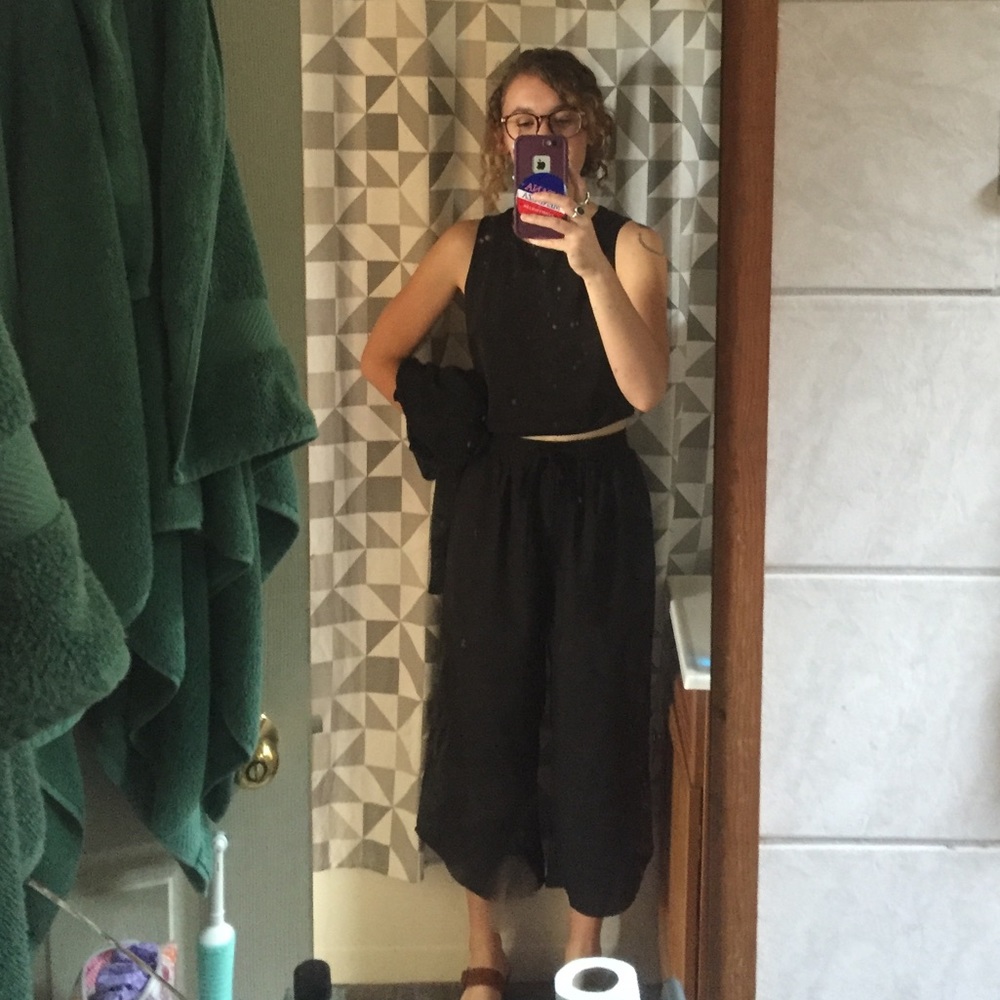 Black elastic flowy pants